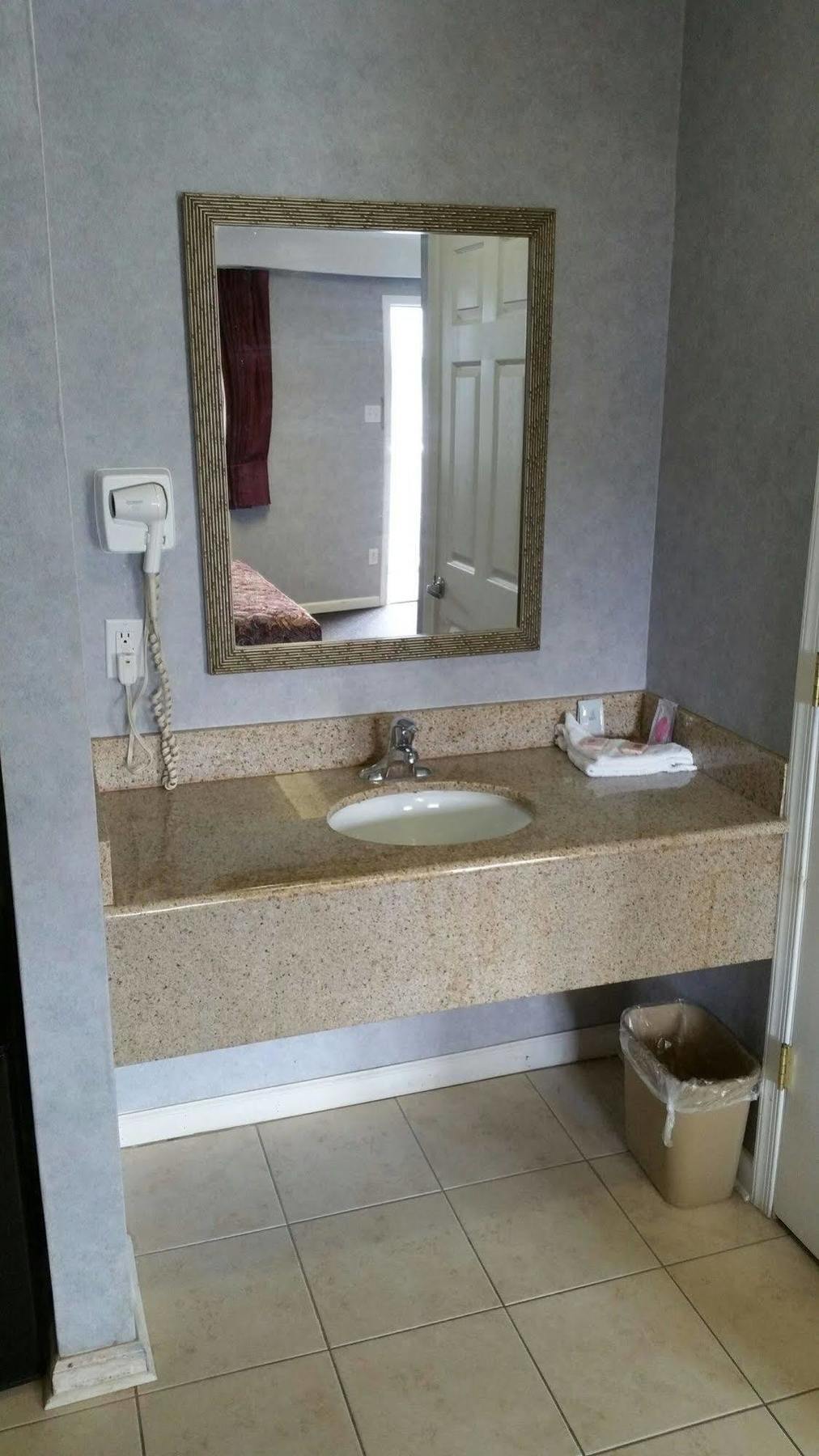 Village Inn & Suites - Smithville Bagian luar foto