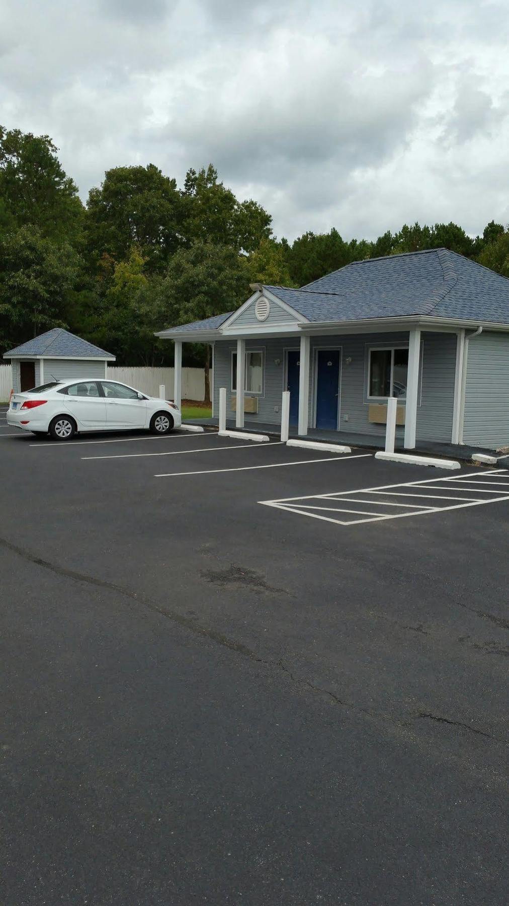 Village Inn & Suites - Smithville Bagian luar foto